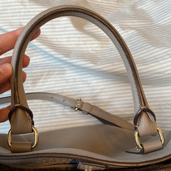*SOLD* Kate Spade purse. More taupe in colour - Picture 4 of 10
